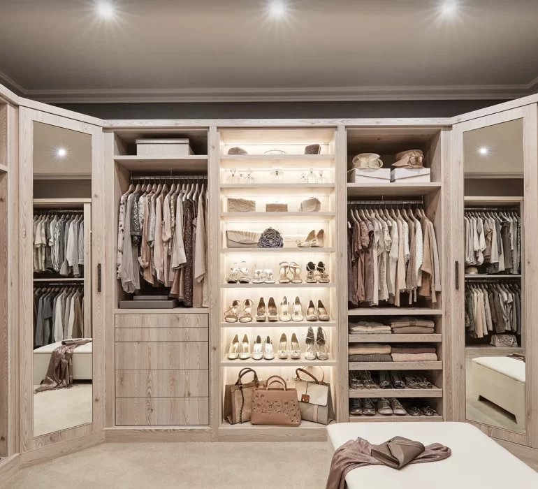 Custom Closet Features